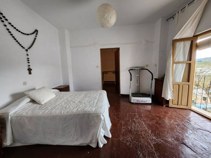 Image No.14-4 Bed Townhouse for sale