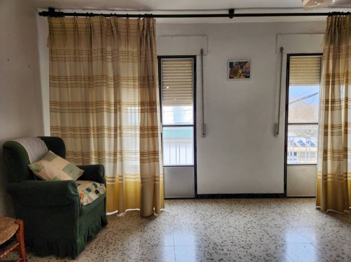 Image No.11-8 Bed Townhouse for sale