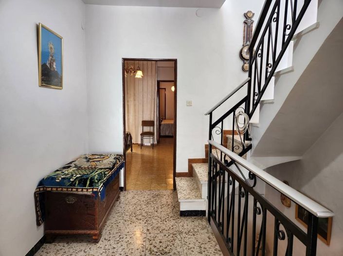 Image No.16-8 Bed Townhouse for sale