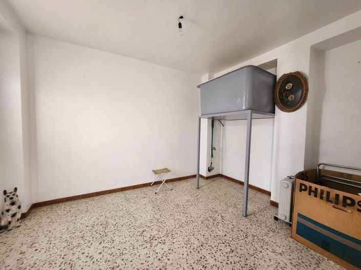 Image No.18-8 Bed Townhouse for sale