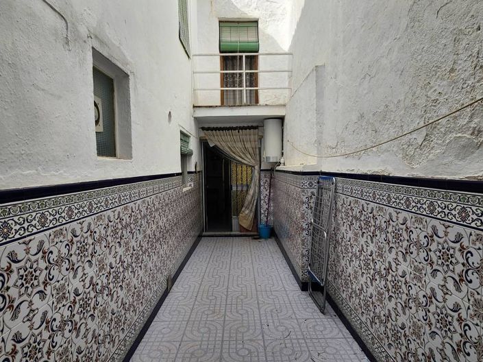 Image No.7-8 Bed Townhouse for sale