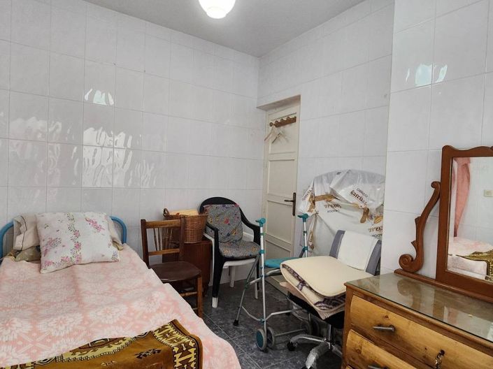 Image No.8-8 Bed Townhouse for sale