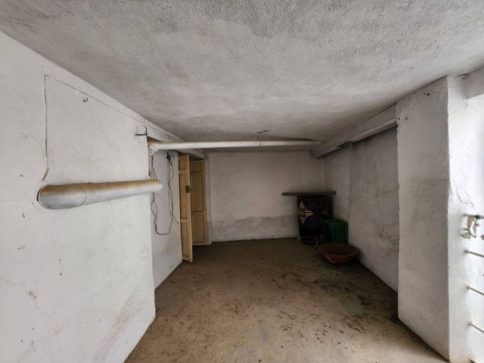 Image No.9-8 Bed Townhouse for sale