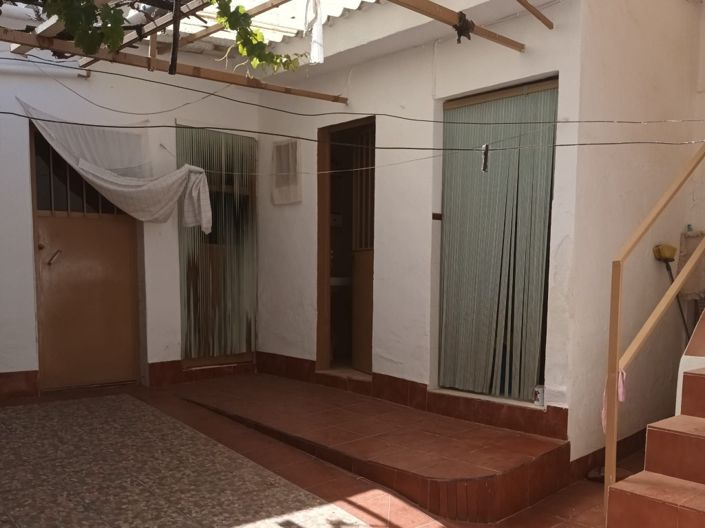 Image No.11-5 Bed Townhouse for sale