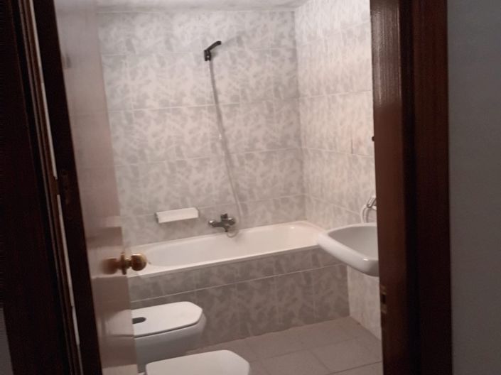 Image No.16-5 Bed Townhouse for sale