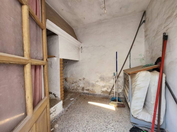 Image No.11-5 Bed Townhouse for sale