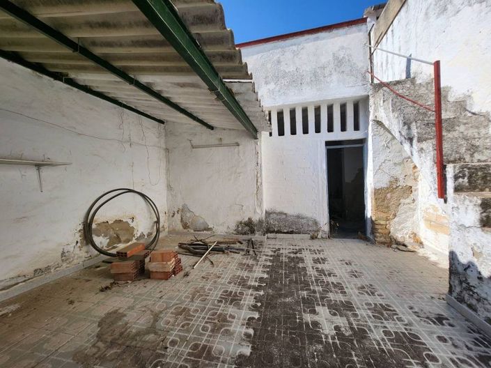 Image No.12-5 Bed Townhouse for sale