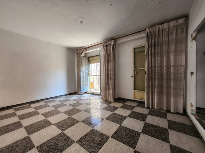 Image No.16-5 Bed Townhouse for sale