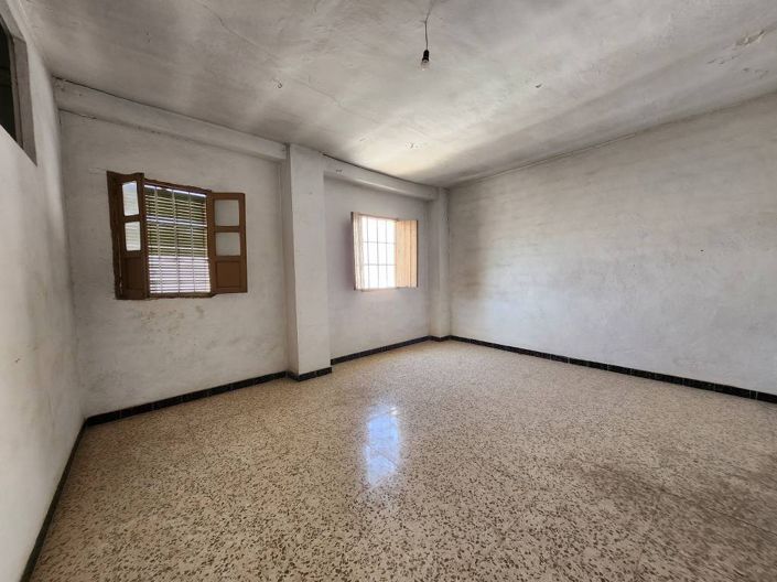 Image No.17-5 Bed Townhouse for sale