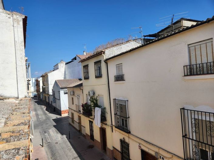 Image No.20-5 Bed Townhouse for sale