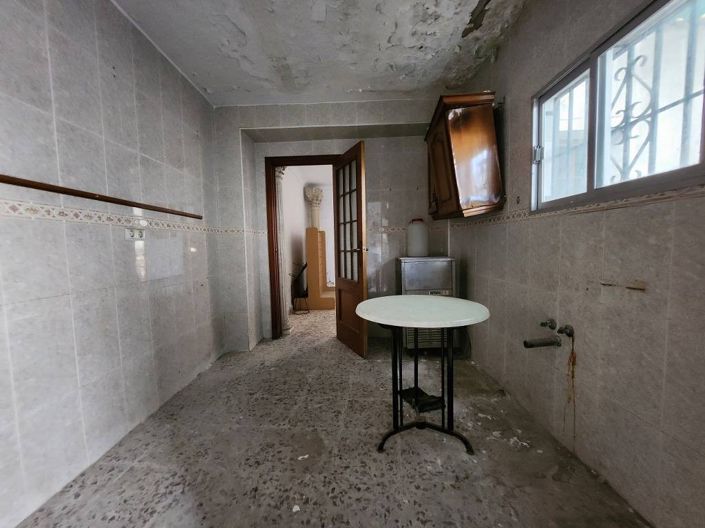 Image No.8-5 Bed Townhouse for sale