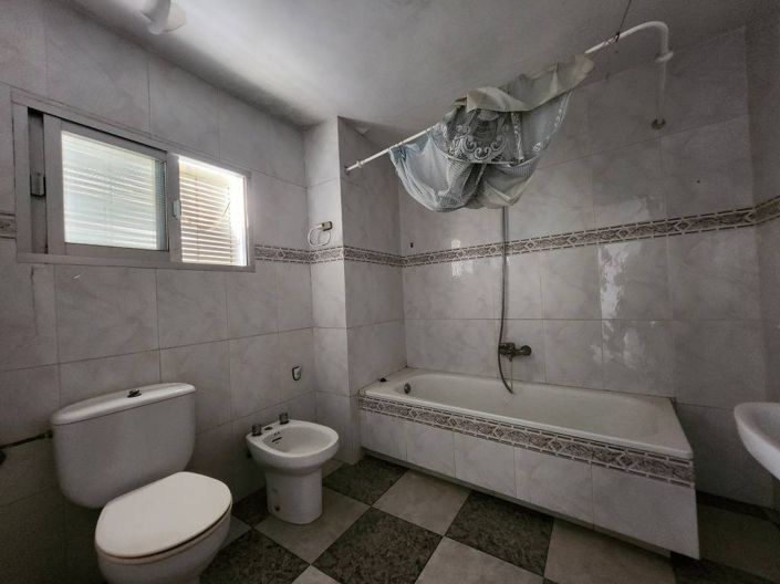 Image No.9-5 Bed Townhouse for sale