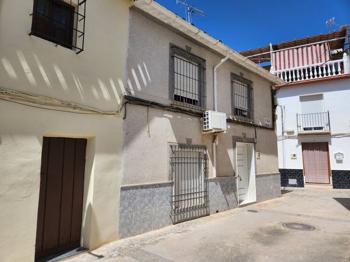 Image No.1-3 Bed Townhouse for sale