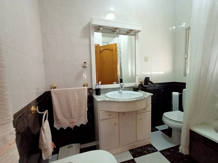 Image No.7-Maison de ville de 5 chambres à vendre à Rute