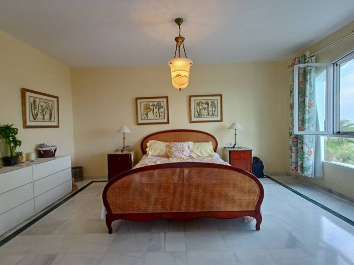 Image No.12-5 Bed Villa for sale