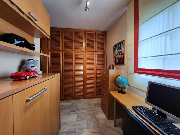 Image No.13-4 Bed Townhouse for sale