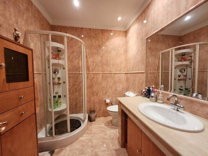 Image No.17-4 Bed Townhouse for sale