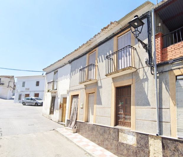 Fuente-T&#243;jar, Townhouse