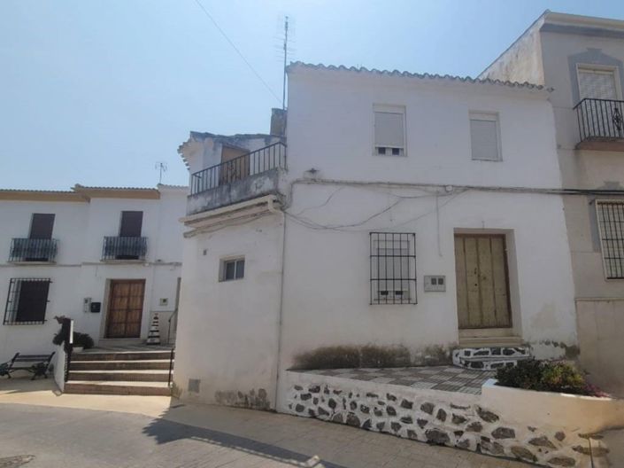 Image No.1-4 Bed Townhouse for sale