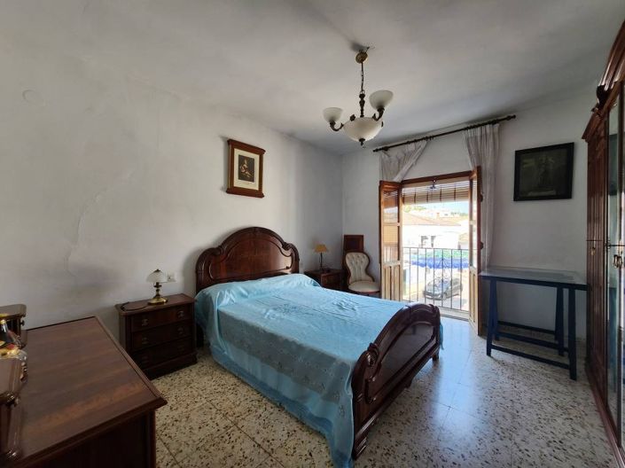 Image No.12-5 Bed Townhouse for sale