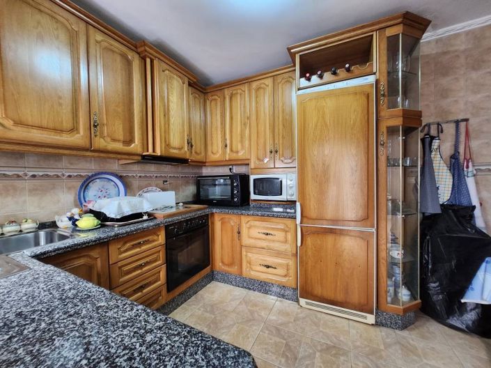 Image No.12-4 Bed Townhouse for sale