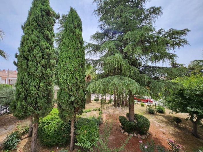 Image No.11-6 Bed Townhouse for sale