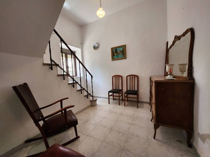 Image No.16-6 Bed Townhouse for sale