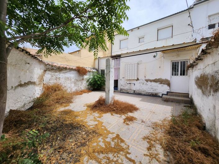 Image No.17-6 Bed Townhouse for sale