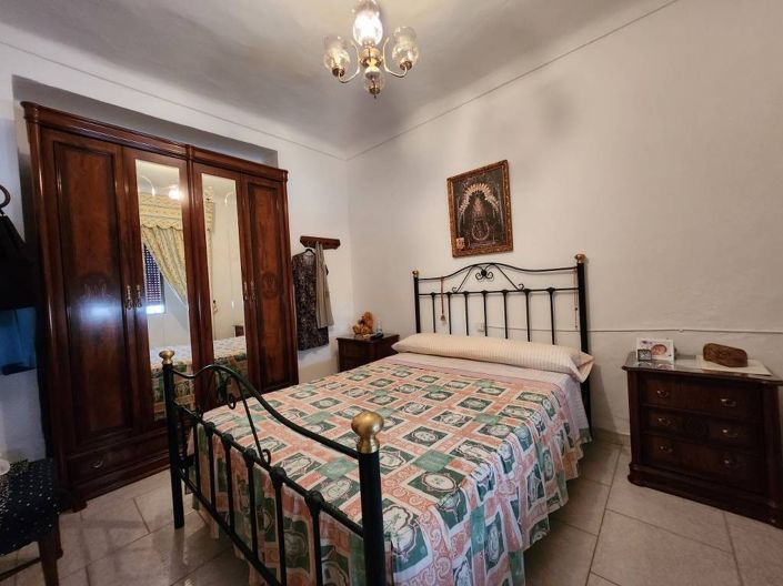 Image No.11-4 Bed Townhouse for sale