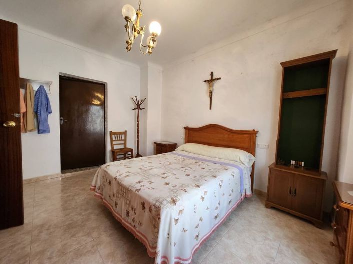 Image No.13-4 Bed Townhouse for sale