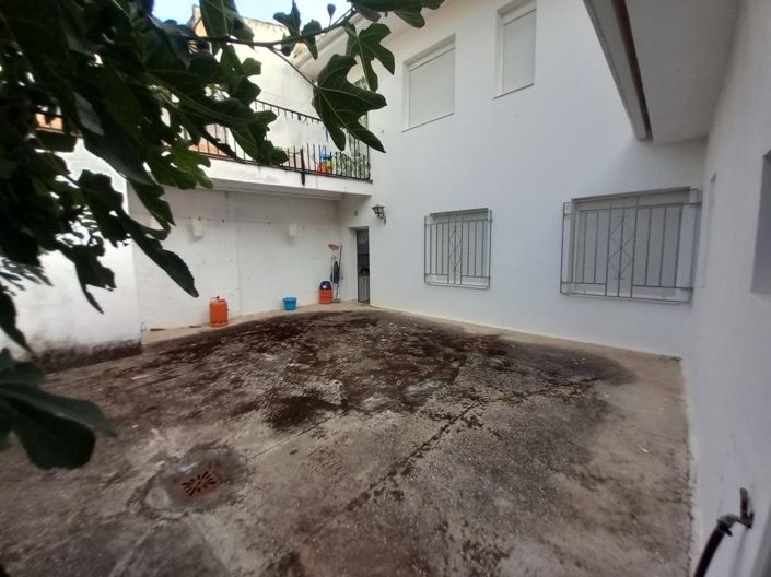 Image No.14-3 Bed Flat for sale