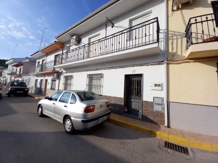 Image No.4-3 Bed Flat for sale