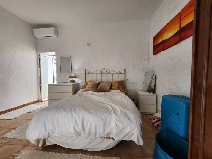 Image No.11-3 Bed Townhouse for sale