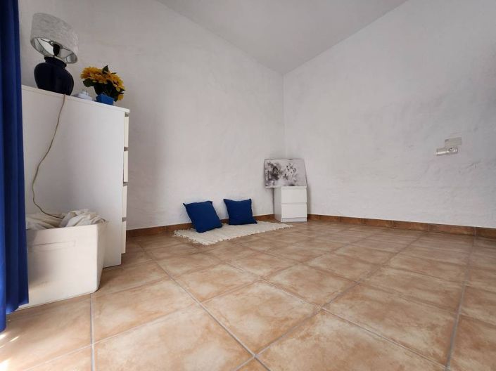 Image No.12-3 Bed Townhouse for sale