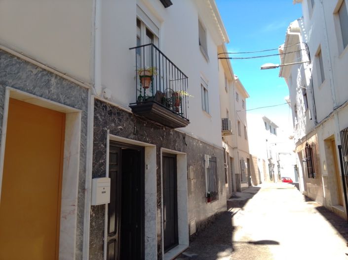 Castillo de Locub&#237;n, Townhouse