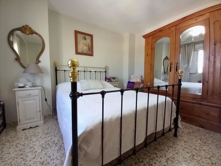 Image No.25-3 Bed Townhouse for sale