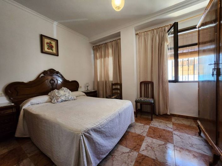 Image No.17-4 Bed Townhouse for sale