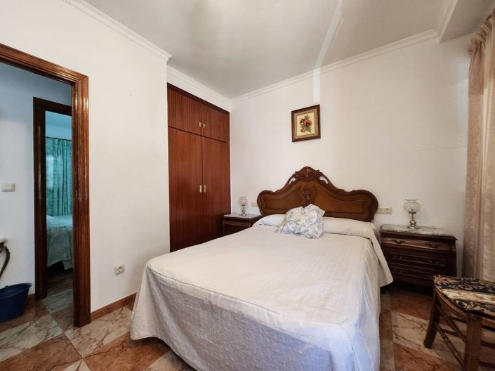 Image No.18-4 Bed Townhouse for sale