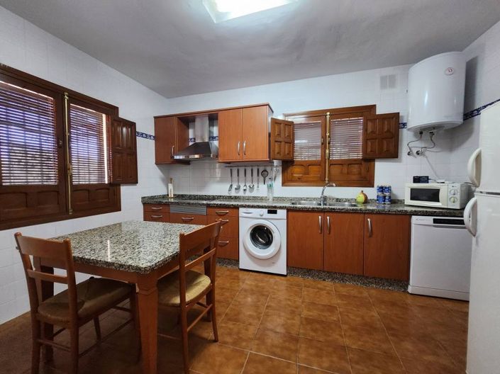 Image No.8-3 Bed Chalet for sale