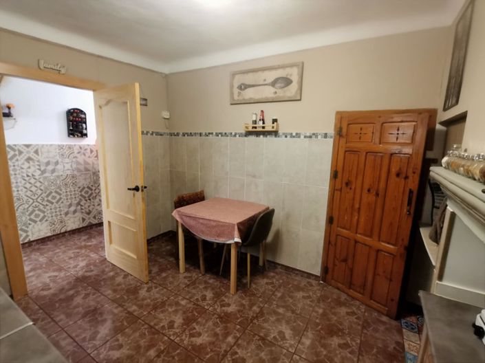 Image No.13-4 Bed Townhouse for sale