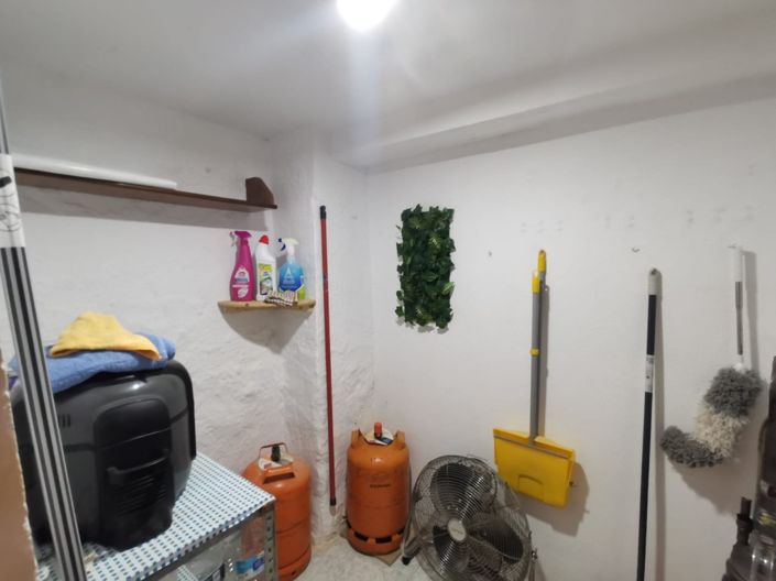 Image No.19-4 Bed Townhouse for sale