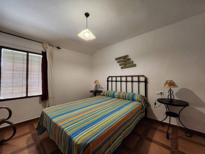 Image No.10-6 Bed Country House for sale