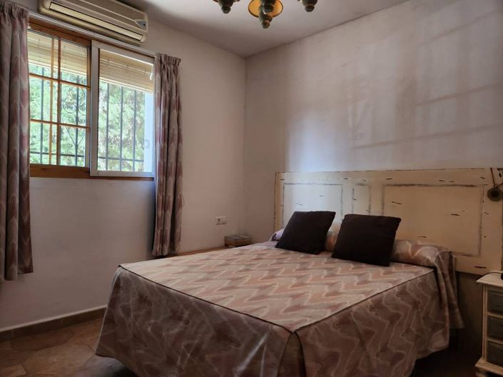 Image No.7-6 Bed Country House for sale