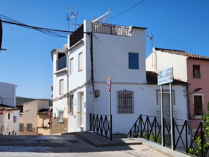 Image No.1-3 Bed Townhouse for sale