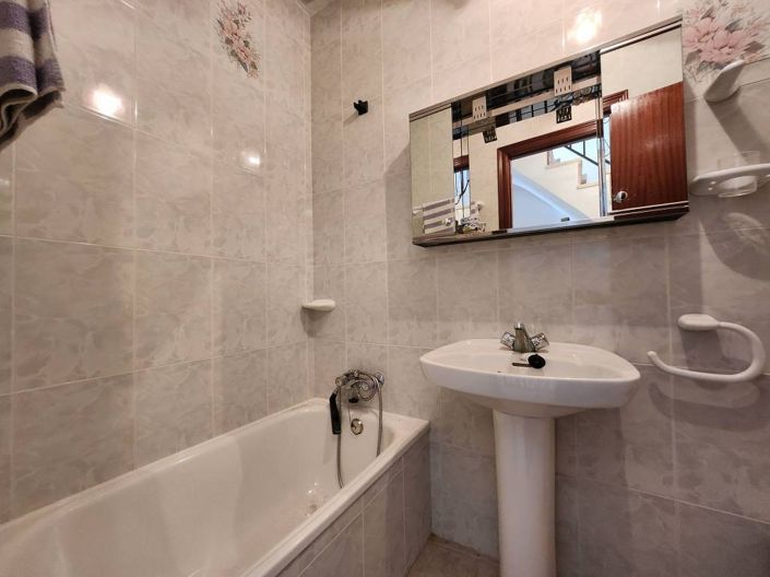 Image No.14-4 Bed Townhouse for sale