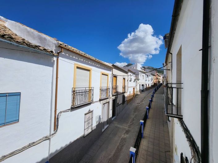 Image No.16-4 Bed Townhouse for sale