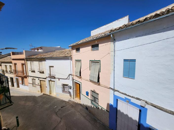 Image No.17-4 Bed Townhouse for sale