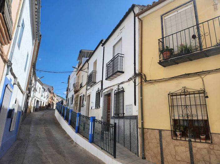 Image No.19-4 Bed Townhouse for sale