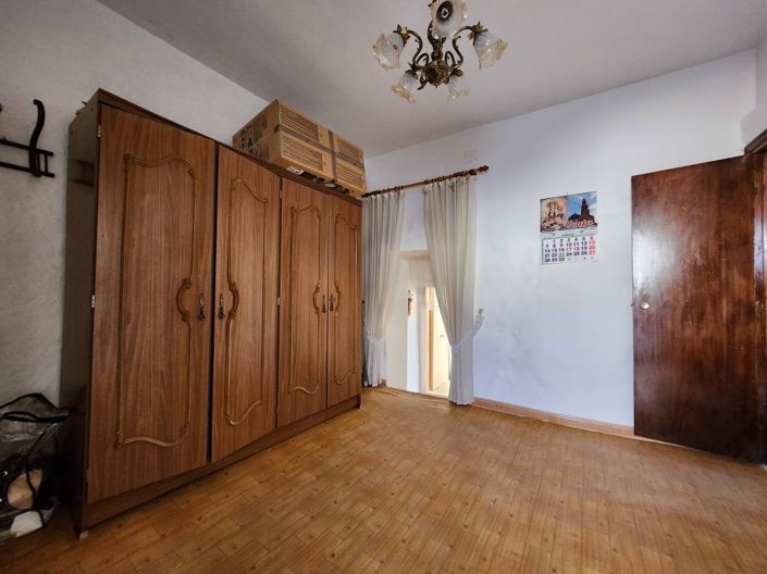 Image No.11-4 Bed Townhouse for sale