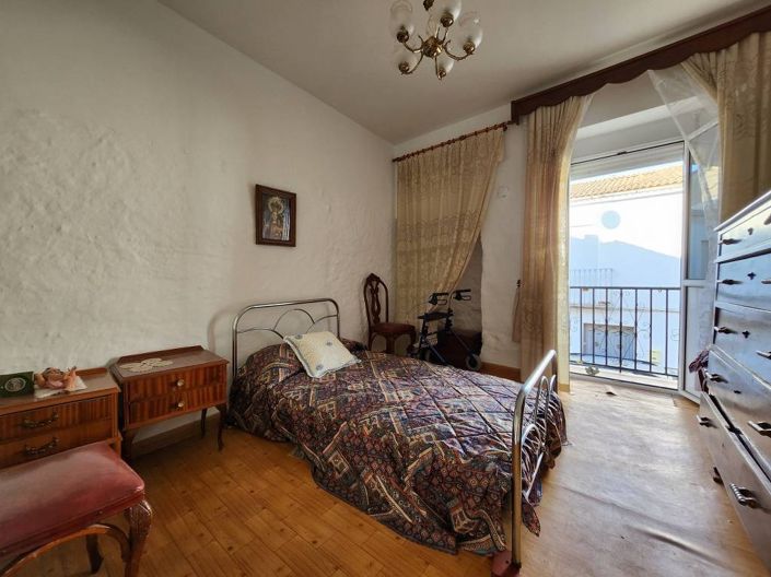 Image No.12-4 Bed Townhouse for sale